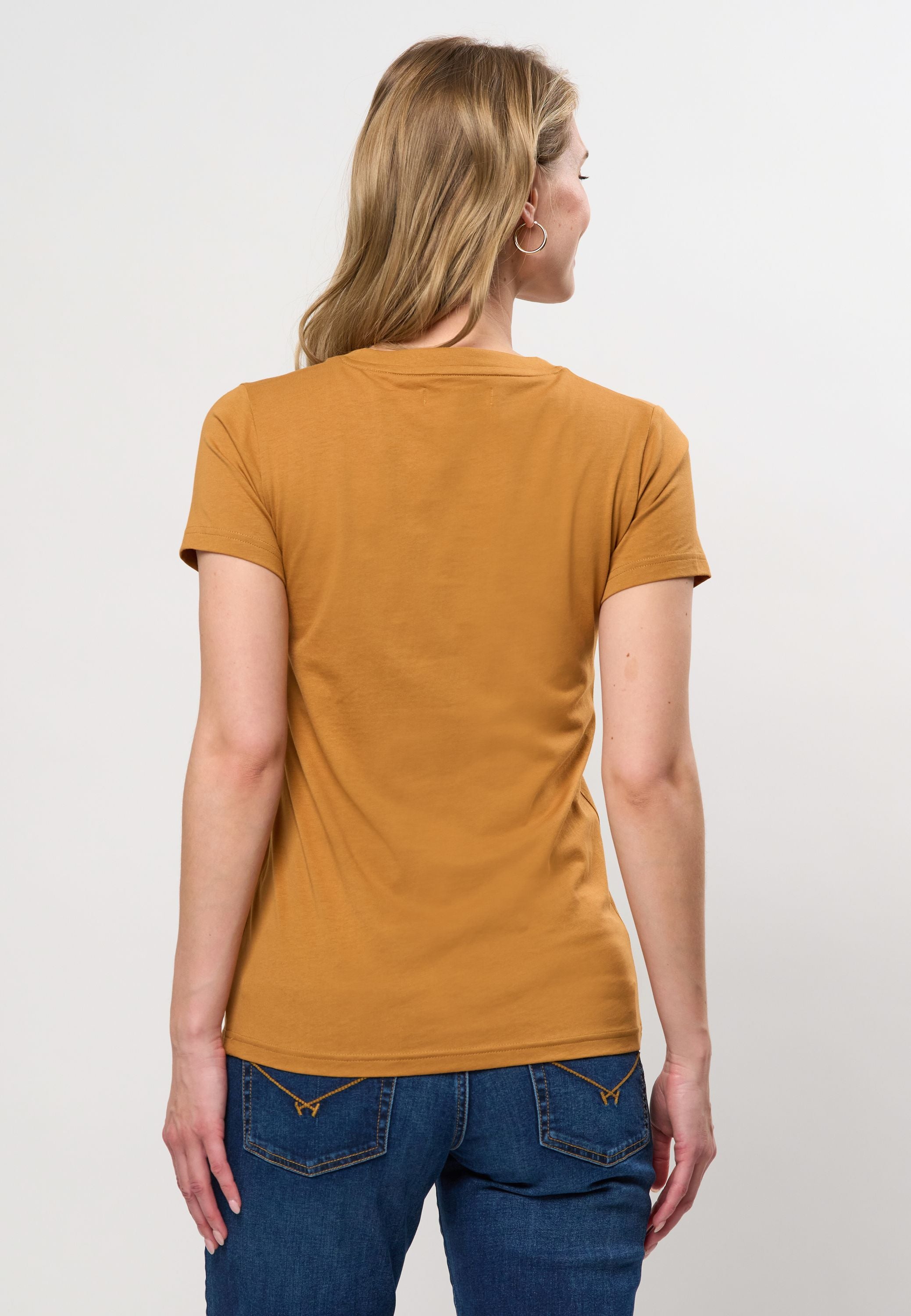 UWAssia Slim Fit T-shirt