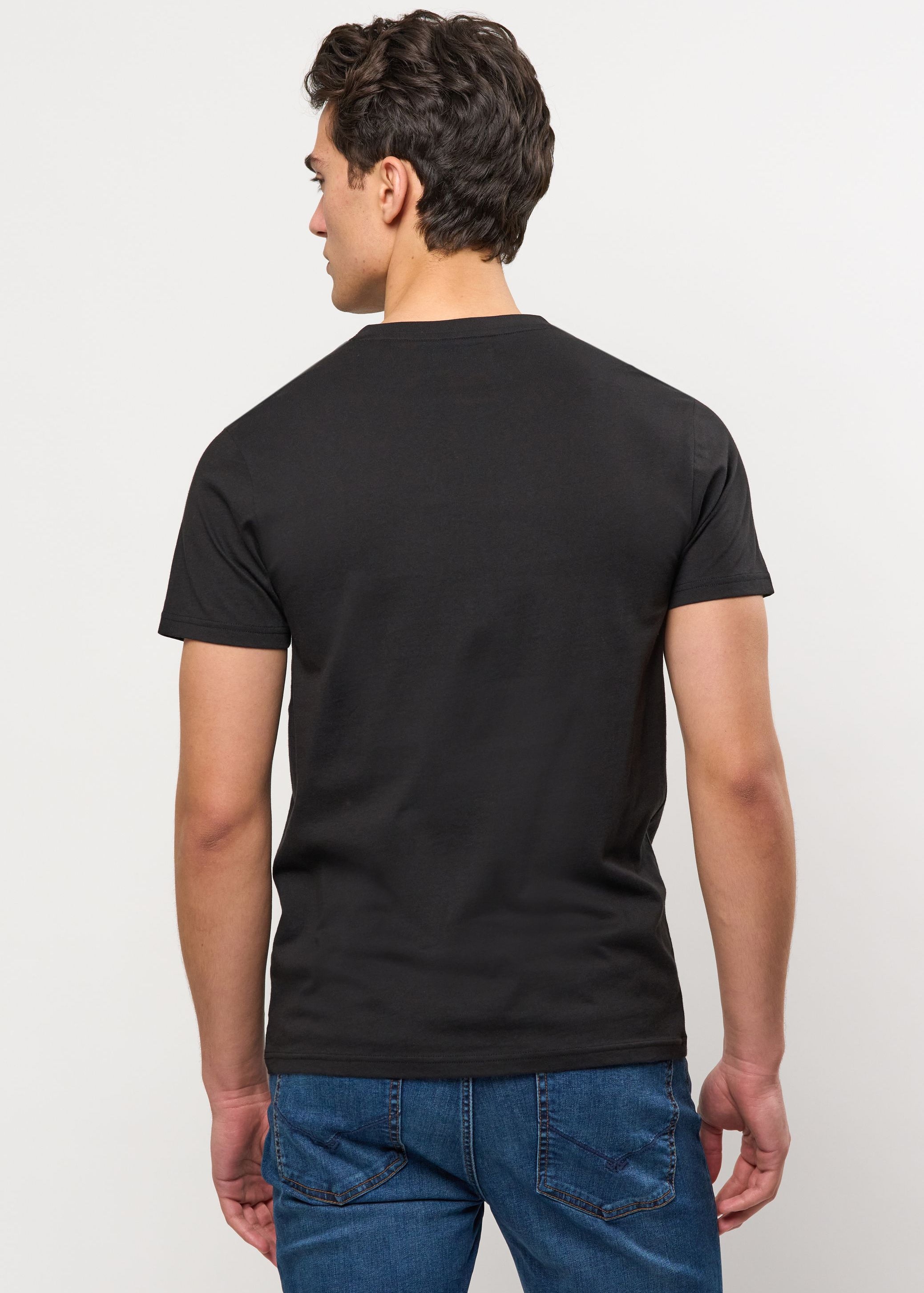 UMCem V-neck T-shirt
