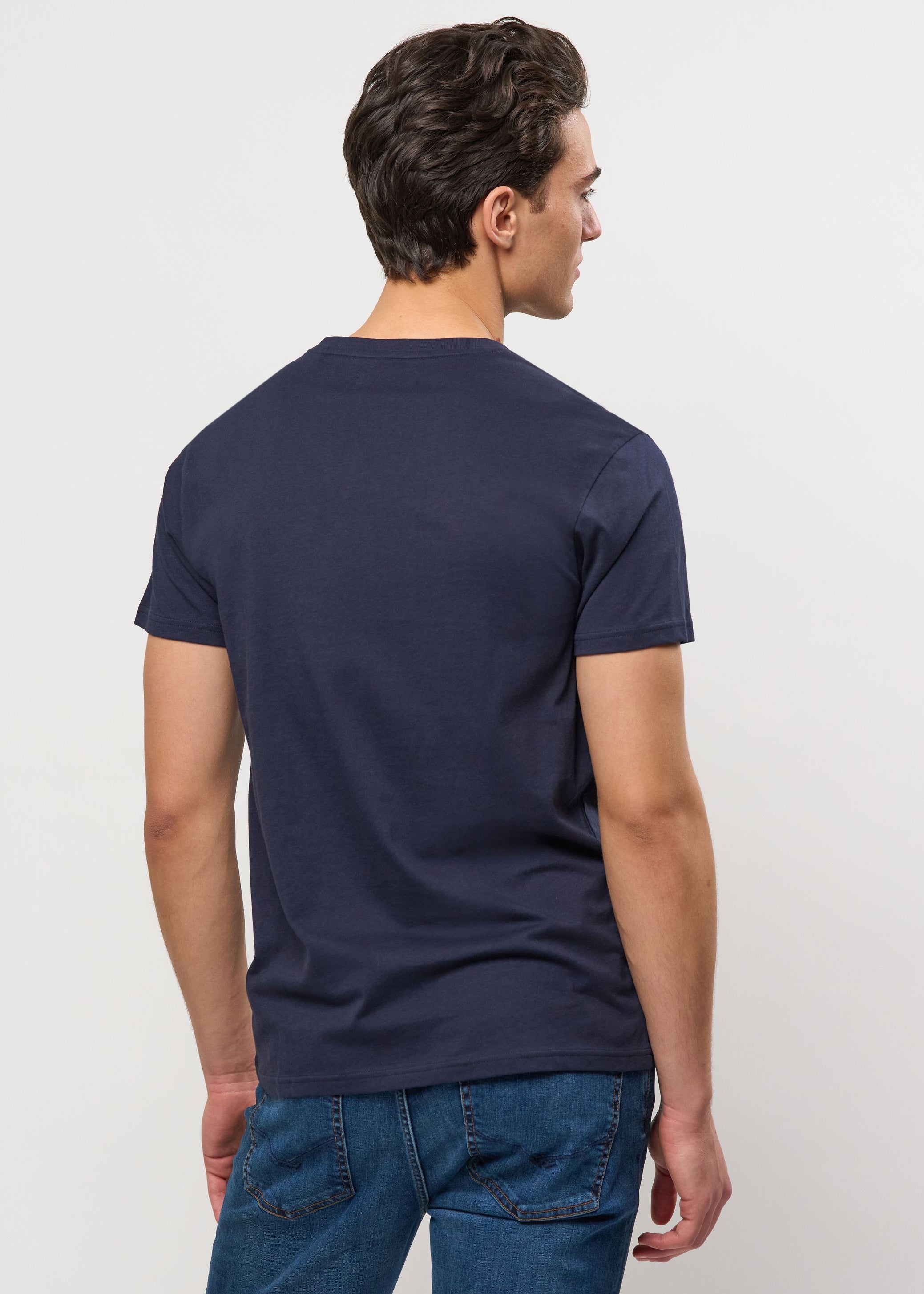 UMCem V-neck T-shirt