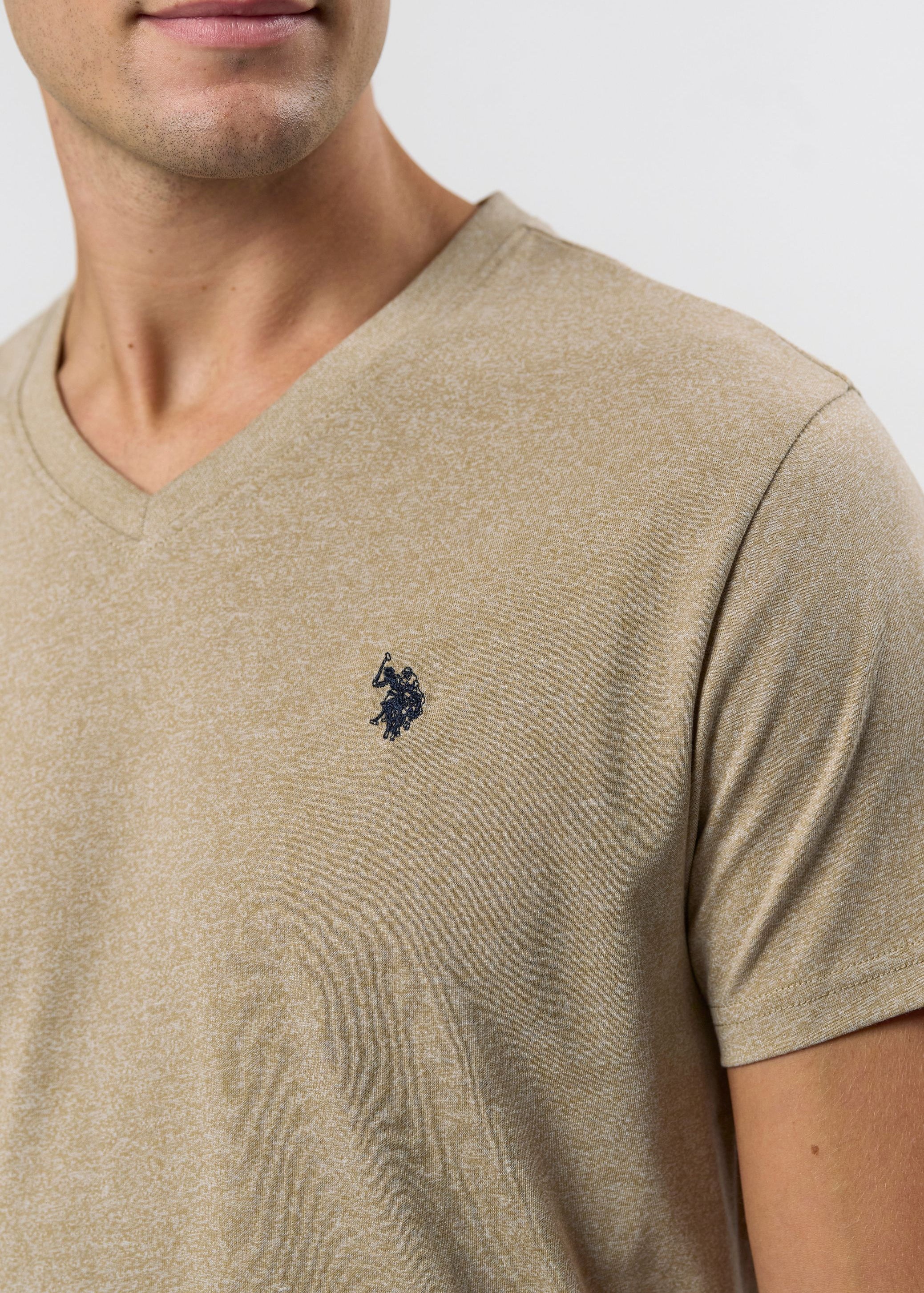UMCem V-neck T-shirt