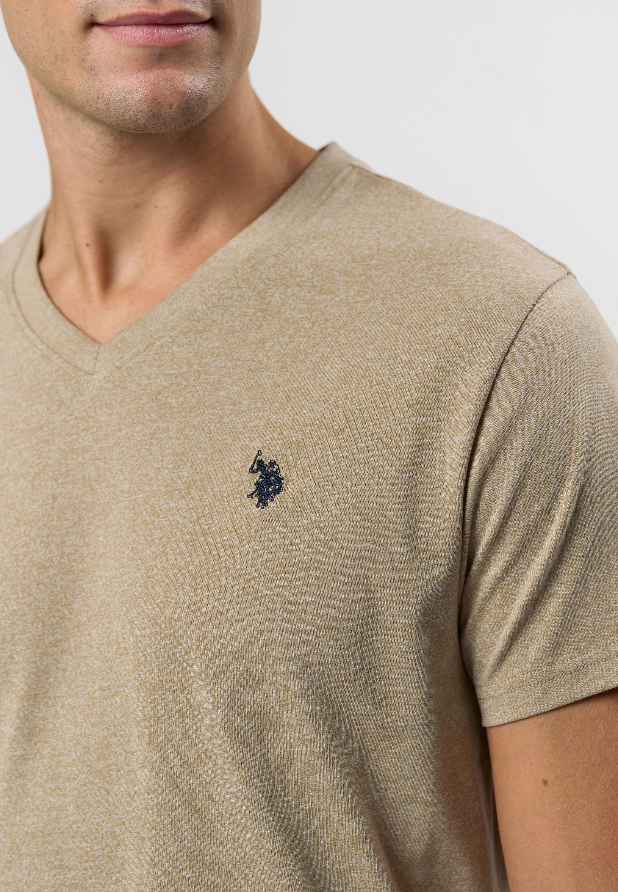 UMCem V-neck T-shirt