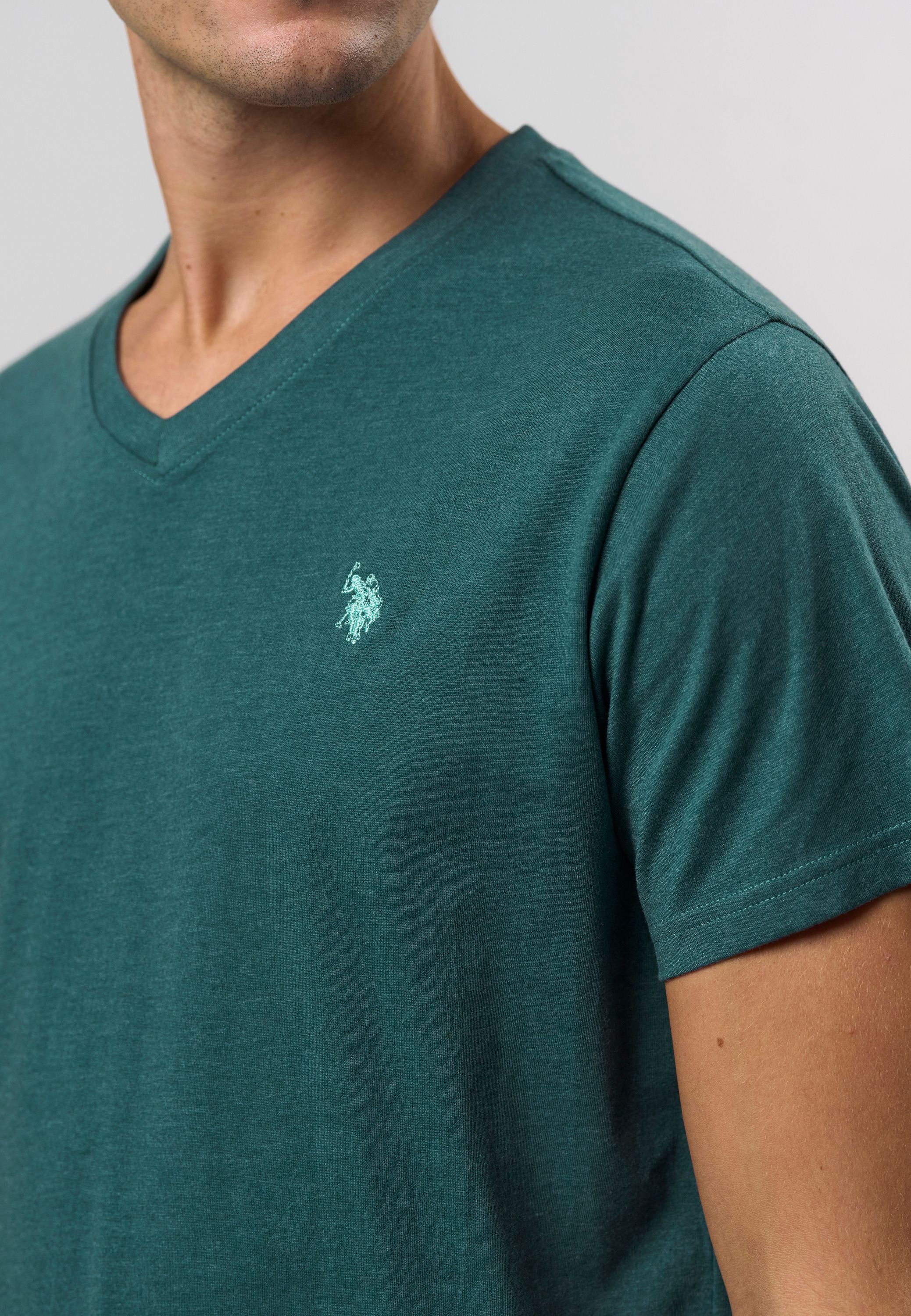 UMCem V-neck T-shirt