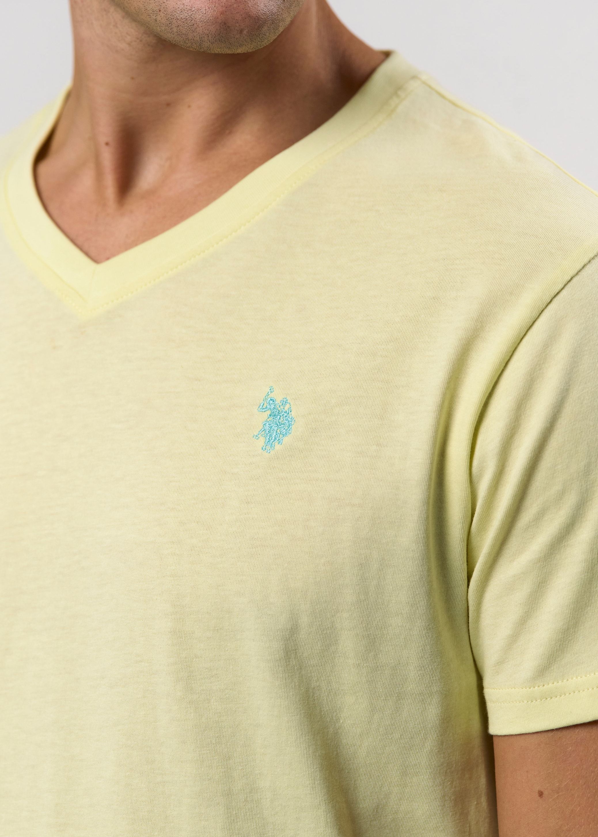 UMCem V-neck T-shirt