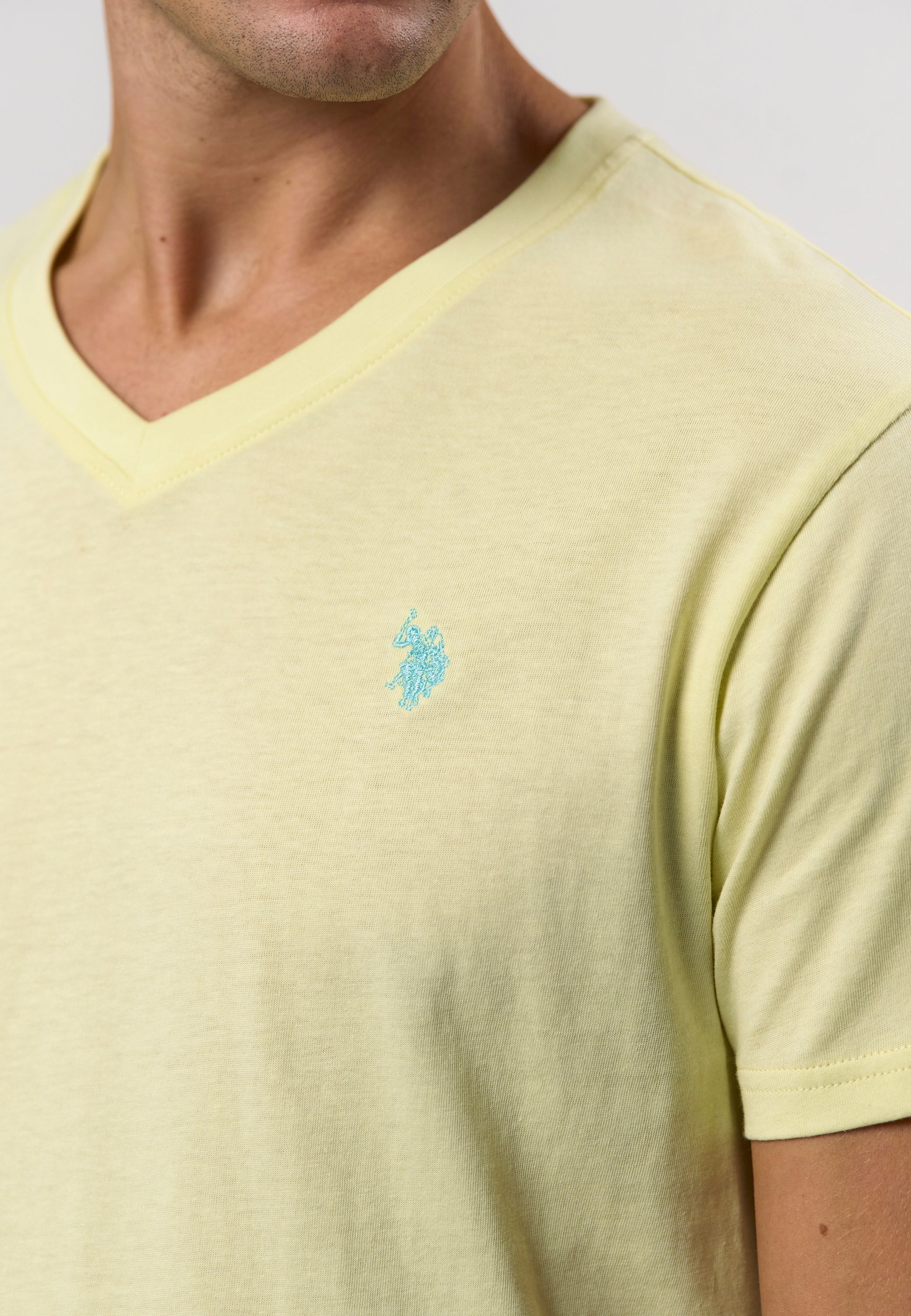 UMCem V-neck T-shirt