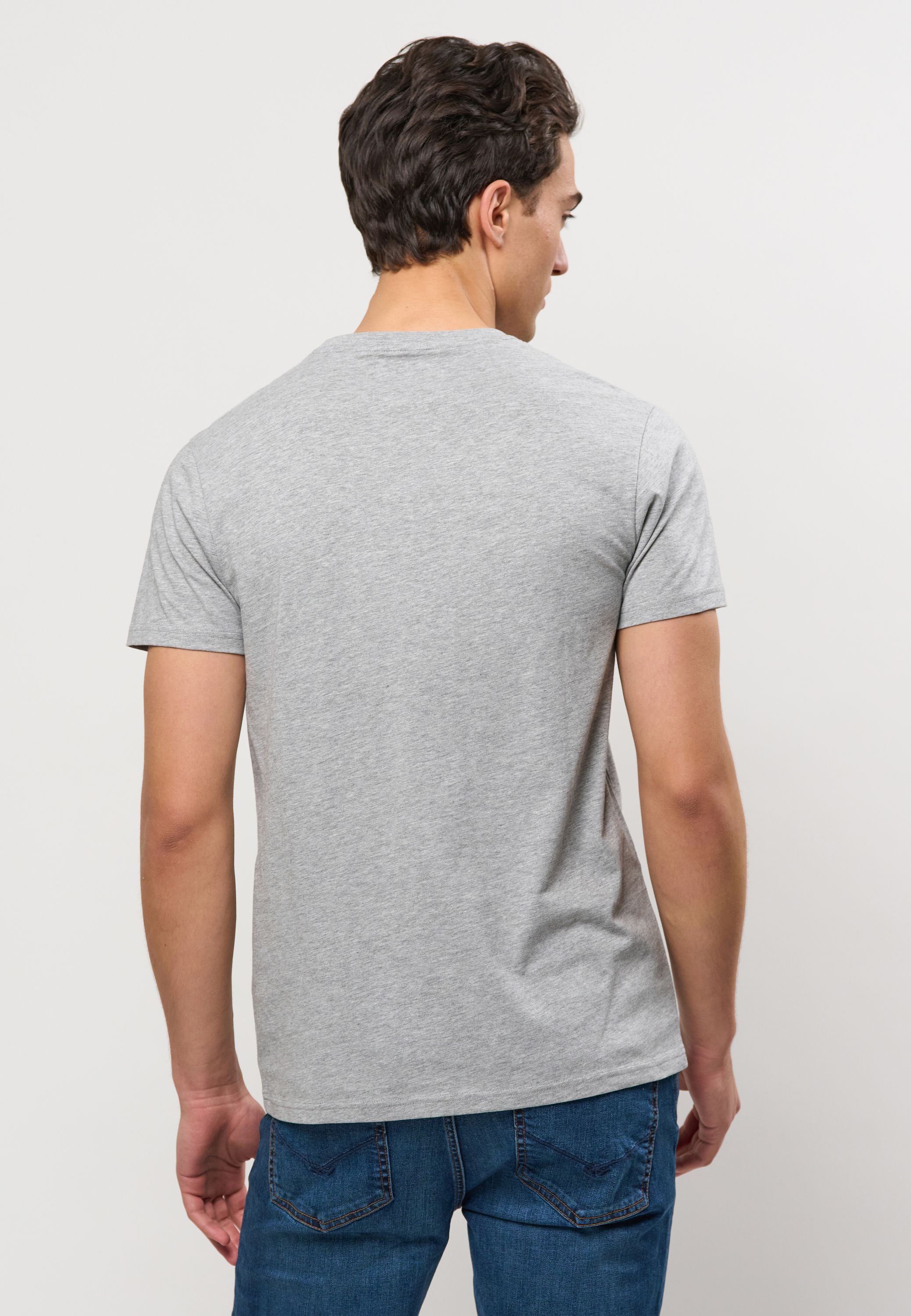 UMCem V-neck T-shirt