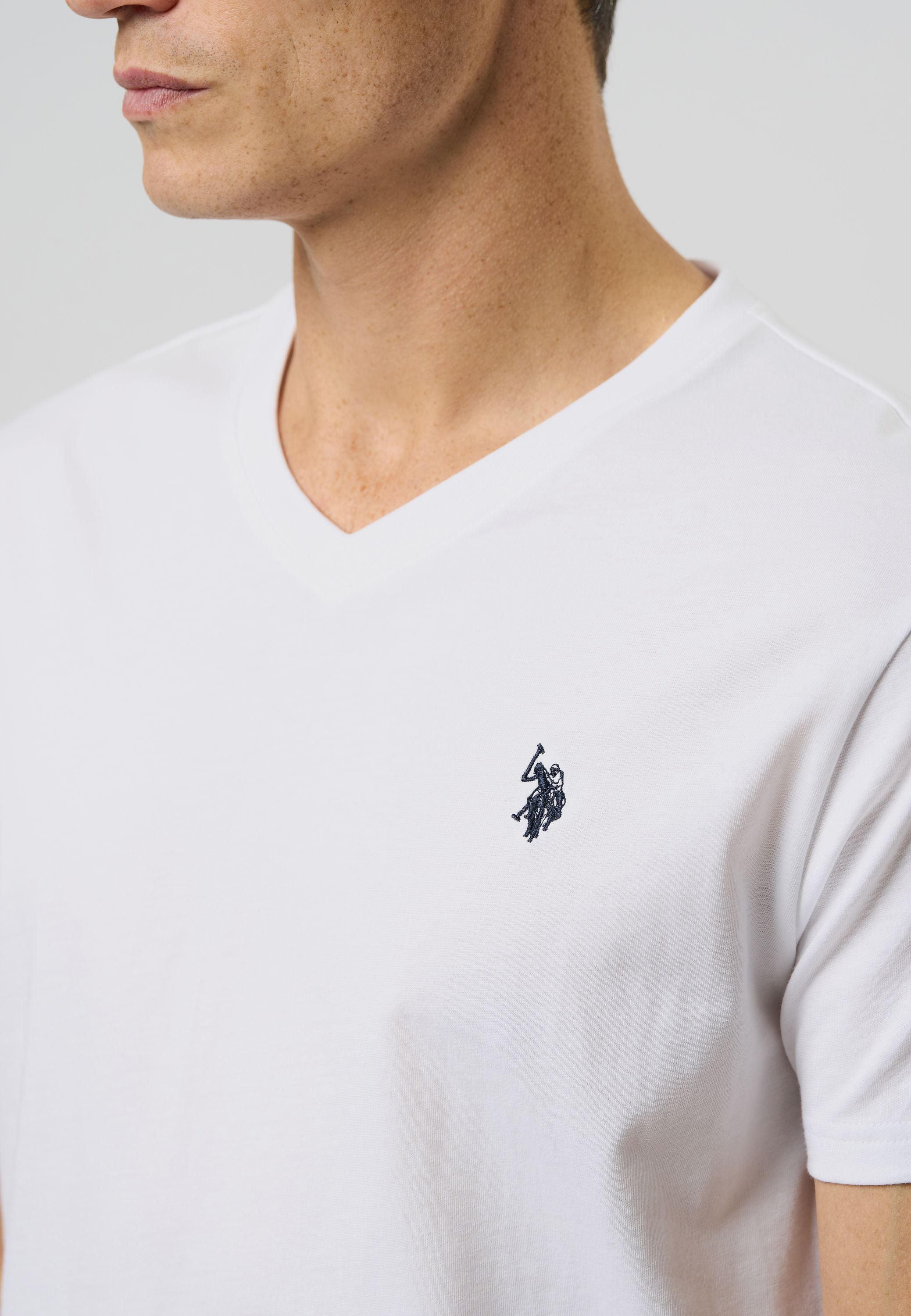 UMCem V-neck T-shirt